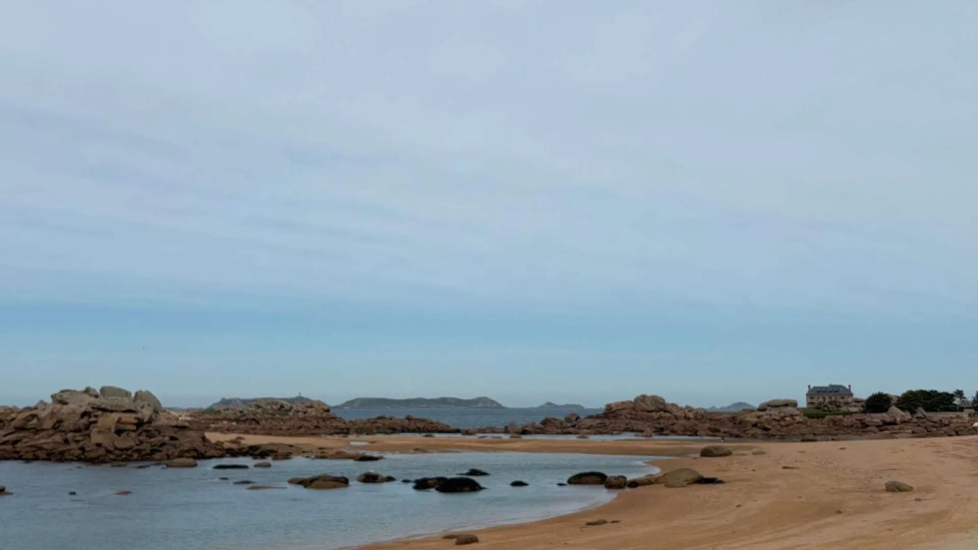 Hébergement de vacances Maison Renovee Proche Plages De Tregastel - Fr-1-542-68